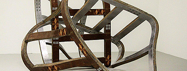 IN BETWEEN<br>DER BRITISCHE KÜNSTLER RICHARD DEACON